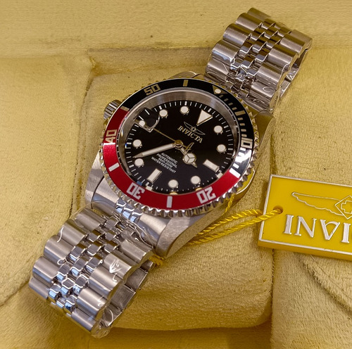 Relógio Masc Invicta Pro Diver 42mm Modelo 43983 Automático Correia Prateado Bisel Vermelho Fundo Preto