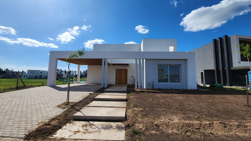 Casa En  Venta Al Lago