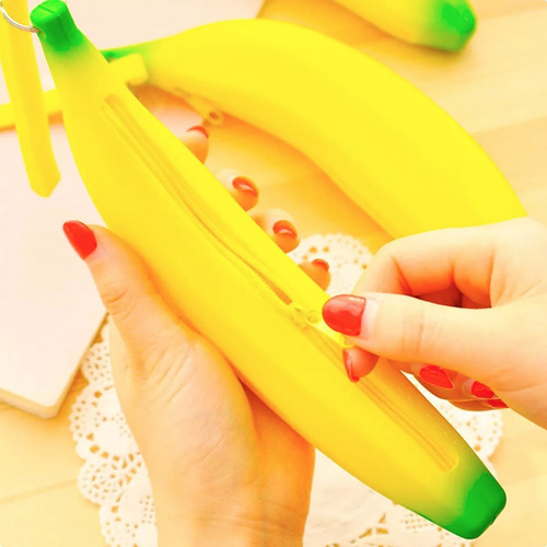 Imagen 5 de 6 de Monedero Lapicera Cosmetiquera Forma De Banana Platano H8064