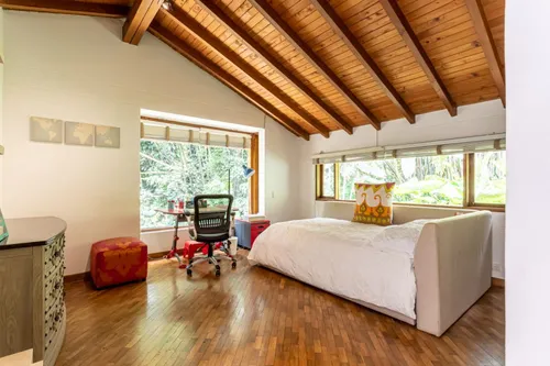 Casa En Venta En Loma Las Brujas. Cod V8340