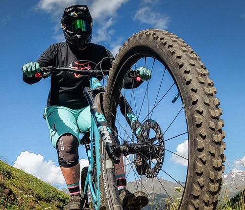 Llanta Pirelli Scorpion Enduro S Hardwall Classic 29×2.4 Tubeless Color Negro/Café
