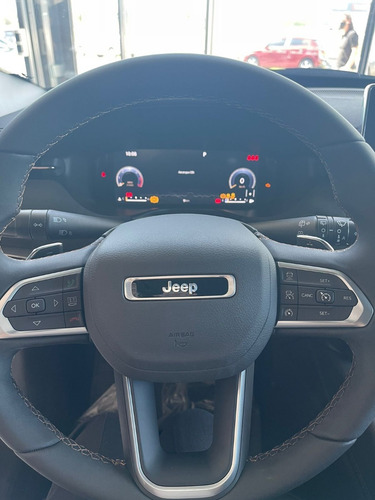 Imagen 14 de 17 de Jeep Commander