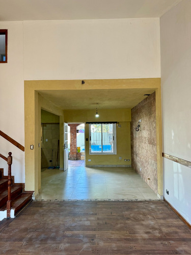 Venta Chalet 4 Ambientes Con Pileta En El Palomar!