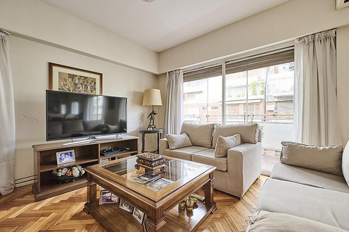 Piso De Cuatro Ambientes Con Cochera En Barrio Norte