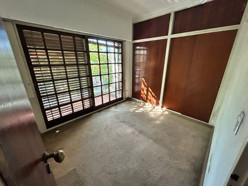 Casa En Alquiler En Excelente Zona De 5amb Con Dependencia Y Escritorio En Villa Devoto