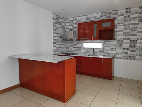 Casa En Venta De 2 Niveles En Col. Empleado Postal Con Alberca Apta A Créditos