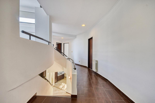 Imagen 25 de 30 de Moderna Casa A La Venta En Solares Del Talar