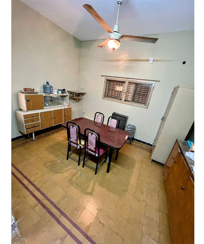 Alquiler. Centro. Casa 4 Dorm! Con Patio Quincho Y Asador! No Paga Expensas