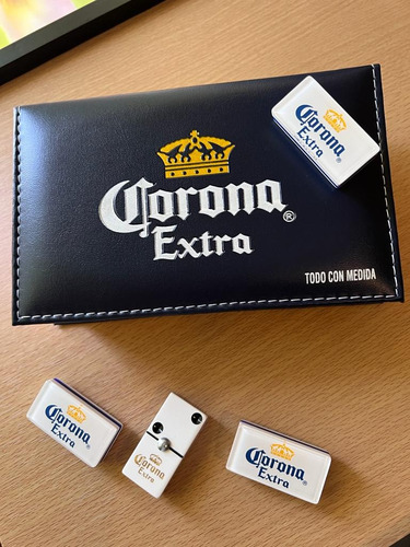 Domino Corona Extra Fondo Blanco Estuche Libro