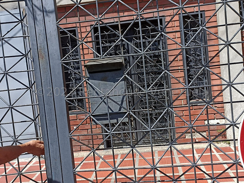 Espacioso Edificio En Alquiler En San Martin #24-6186 Hh