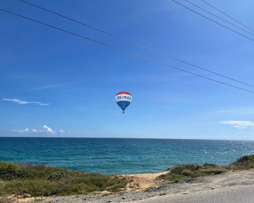 Re/max 2 Mil Vende Excepcional Lote De Terreno De 500 Mts Cuadrados, Ubicado Estratégicamente Junto A La Prestigiosa Urbanización La Llovizna, En Venta En El Sector El Hato, Municipio Arismendi