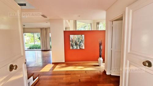 Imagen 9 de 30 de Casa Chalet Con Pileta En Venta - Las Lomas-golf, San Isidro