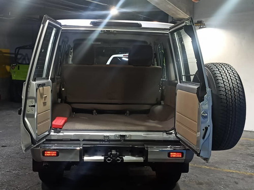 Imagen 11 de 14 de Toyota Land Cruiser Lx