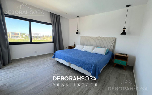 Casa En Venta Cuatro Dormitorios Seis Ambiente A La Laguna Pileta El Naudir Escobar