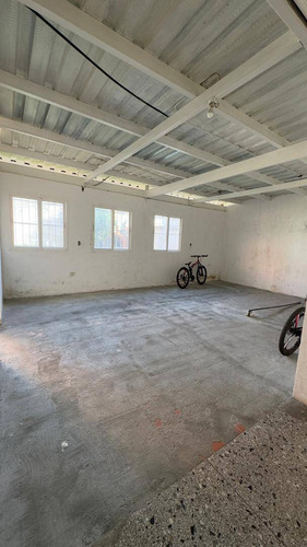 Annic Coronado Vende Comoda Casa En Calle Cerrada Urb. Trigal Centro Ref. 284796