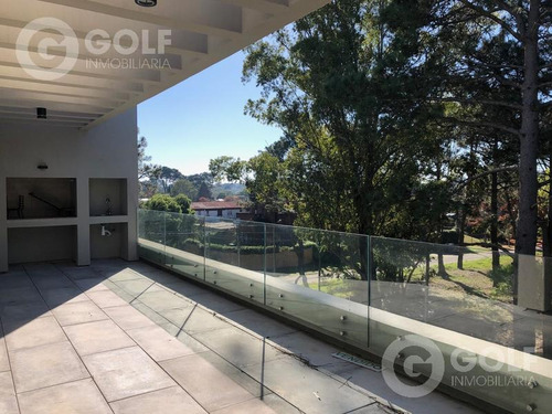 Apartamento Penthouse De 2 Dormitorios, Parrillero De Uso Exclusivo, Garaje, A Estrenar, Carrasco