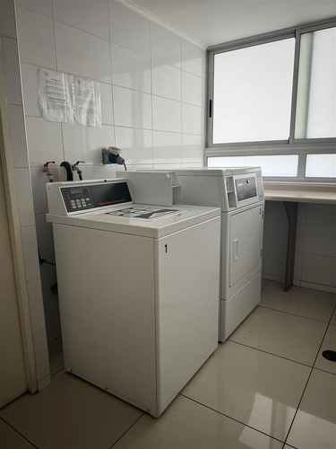 Depto En Arriendo De 1 Dorm, Con Estacionamiento. San Miguel