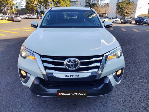 Imagen 10 de 25 de Toyota Hilux Sw4 2016 Srx 4x4 At 7 Asientos Abasto Motors