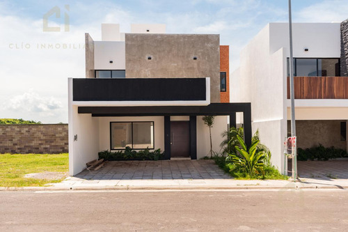 Casa En Venta Y Renta En Veracruz, Lomas De La Rioja, Nueva, 3 Recámaras Con Baño, Cerca De La Playa