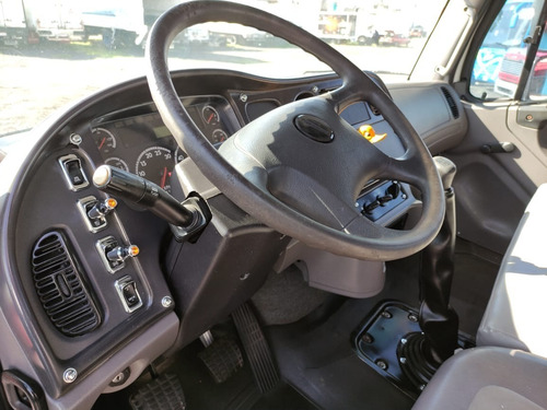 Imagen 9 de 11 de Freightliner M2 Modelo 2013