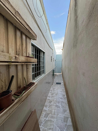 Casa Reformada Com 2 Quartos E 2 Banheiros No Morro Da Cruz