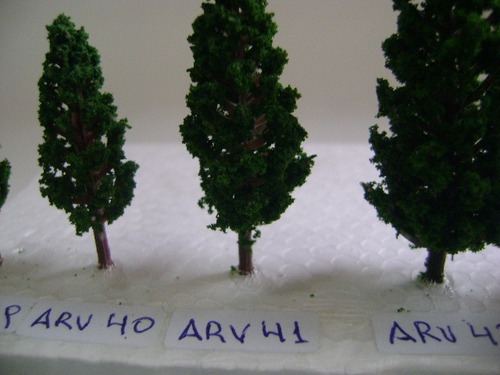 Imagen 6 de 6 de Nico 10 Pinos De 5,8 Cms Alto Plastico Y Esponja H0 (arv 41)