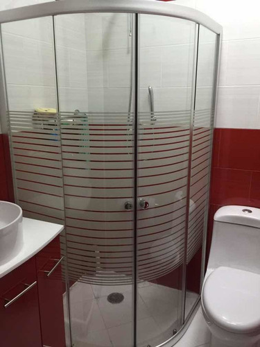 Imagen 2 de 5 de Cabina De Baño Ovalada 100x100 Con Franjas Biseladas Aahry