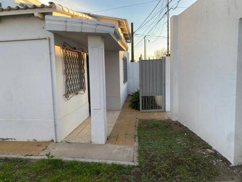 Casa En Venta - 2 Dormitorios 1 Baño - Pergamino