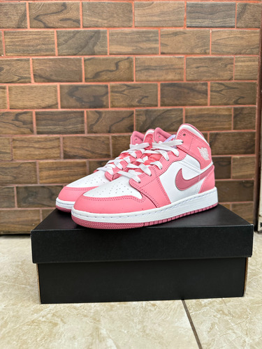 Jordan 1 Mid - Valentine's Day - Talla 3 Mx (4y)