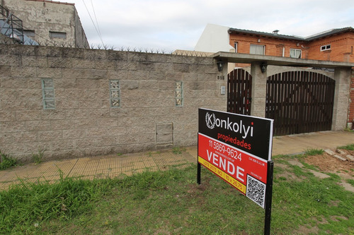 Imagen 2 de 17 de Casa 3 Ambientes Parquizado Y Cochera