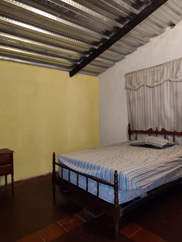 Em. Casa De Campo Vía Casa Padre En Monte Carmelo 19.900$
