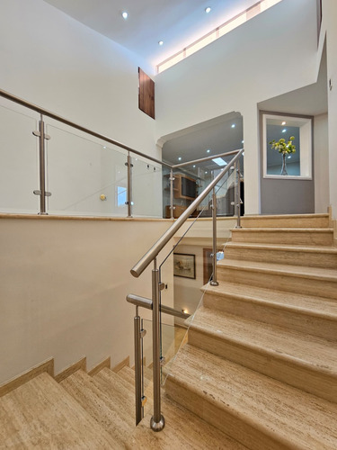 Casa En Venta Con Acabados De Lujo- Urb. Los Castores San Antonio De Los Altos