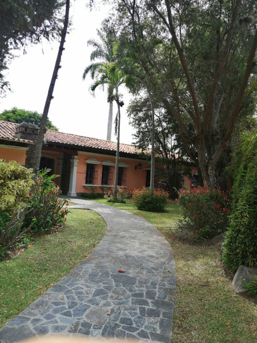 Casa En Venta Urb. Altamira Cod. 19743