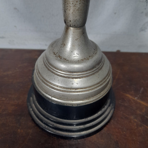 Imagem 10 de 10 de Troféu Antigo Metal Ferro Folheado Prata 1969 Marcas De Uso