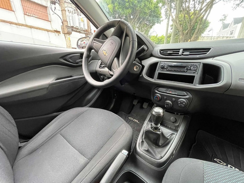 Imagen 14 de 25 de Chevrolet Onix 2019 1.4 Joy Ls