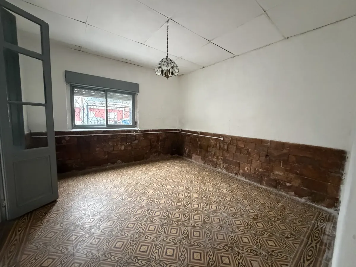 Alquilo Casa Para Empresa O Familia Al Frente,barrio  Buceo ,asamblea  Y Espinosa ,2 Dormitorios ,cocheras Para Autos · Foto 3