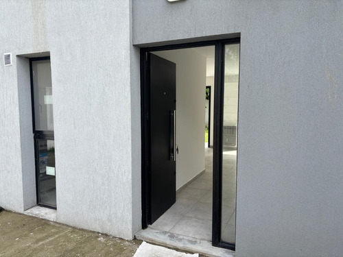 Duplex En Venta - 2 Dormitorios 2 Baños - 207mts2 - Villa Elisa