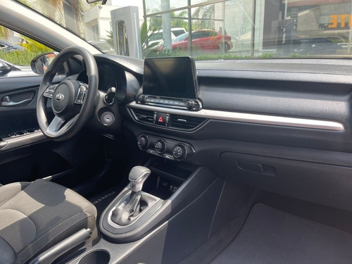 Imagen 12 de 14 de Kia Forte L 2020