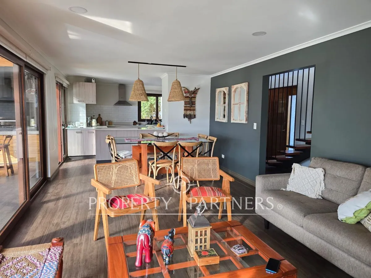 Imagen 4 de 22 de Casa En Condominio Con Jardín Formado Quincho Y Pi...