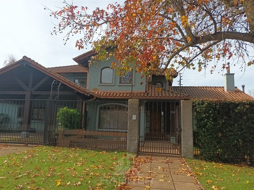 Casa En Venta De 5 Dorm. En Los Angeles