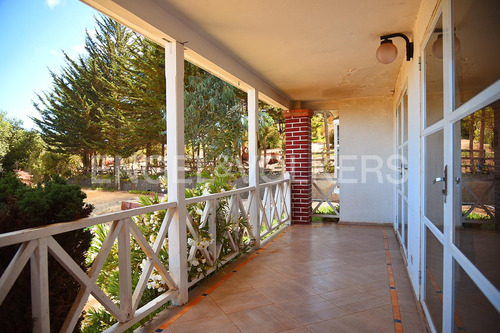 Arriendo Amplia Casa. F90
