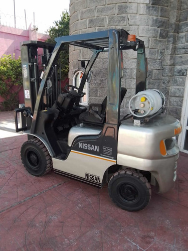 Imagen 2 de 10 de Montacargas Nissan 5000 Libras