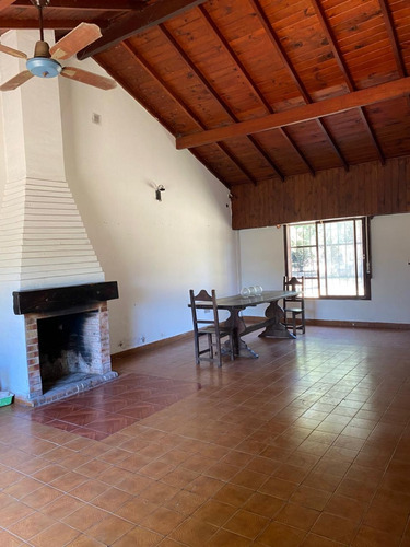 Casa De 3 Ambientes Habitable Ya, Ubicada En 2 Terrenos Subdivisibles En Zona Urbanizada Con Todos Los Servicios. Acceso A 2 Rutas Y Cercana A Zona Comercial. Escucho Ofertas Sobre Precio Publicado.