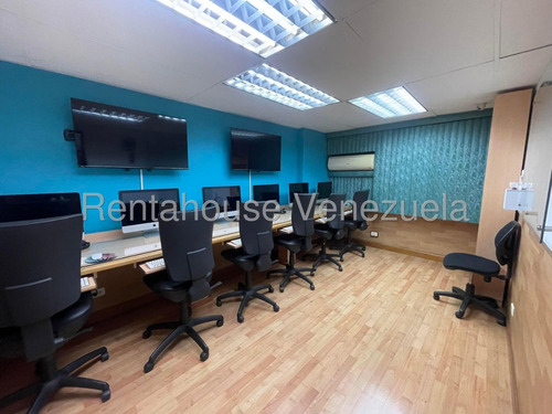 Y.t. Oficina En Venta, Los Cortijos De Lourdes Mls #25-17194
