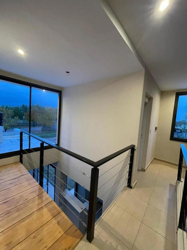 Casa En Venta - 2 Dormitorios 3 Baños - Mendoza