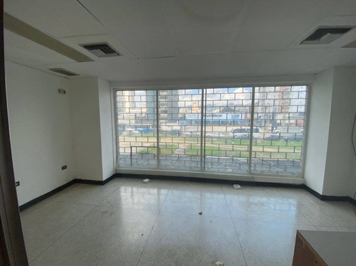 Imagen 2 de 13 de Alquiler De Local En Av. Bolivar Norte Valencia Cod. 157783 Hm 04245552216