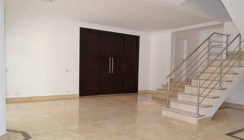 Tamboré 03 - Casa 720m² - 4 Dormitórios Sendo 4 Suítes, 4 Vagas, Living Com Lareira, Espaço Gourmet Com Churrasqueira - Cncd081