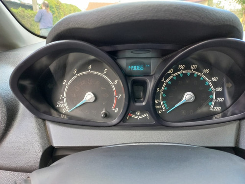 Imagen 9 de 15 de Ford Fiesta Kd 1.6 Se Plus 4 Ptas. Mt / Gnc / 2013
