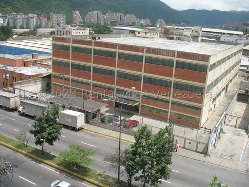 Edificio Industrial Con Mucho Potencial En Venta En La Yaguara Smb 24-10718 Yy