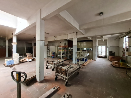 Vende Local Industrial O Deposito - Padrón Único De 1800 M2 - Brazo Oriental